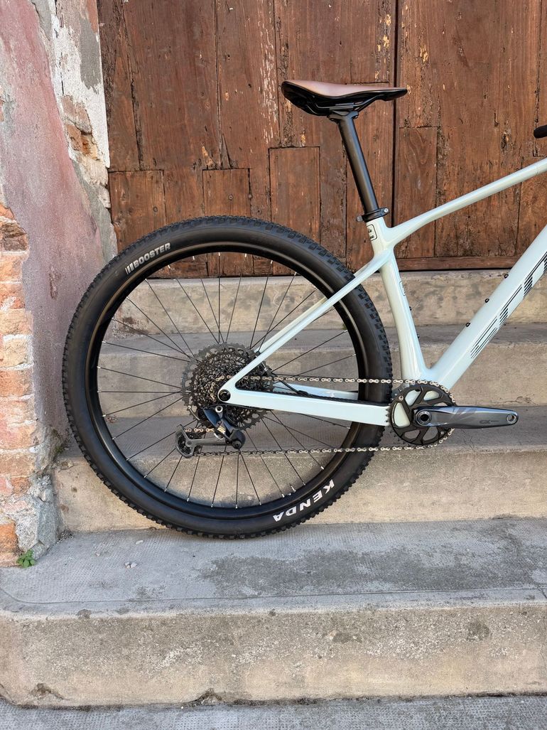 Used Scott Scale 920 2023 2023 Mountainbike, Light Gray, 29 — image 3 of 17