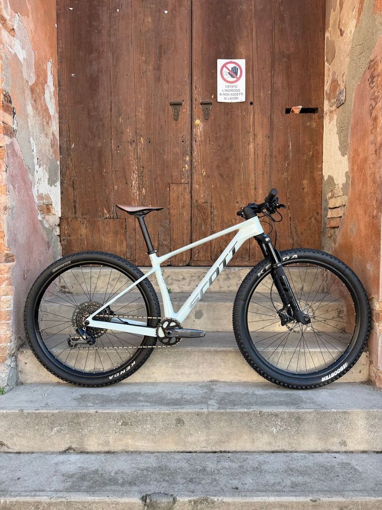 Used Scott Scale 920 2023 2023 Mountainbike, Light Gray, 29 — image 1 of 17