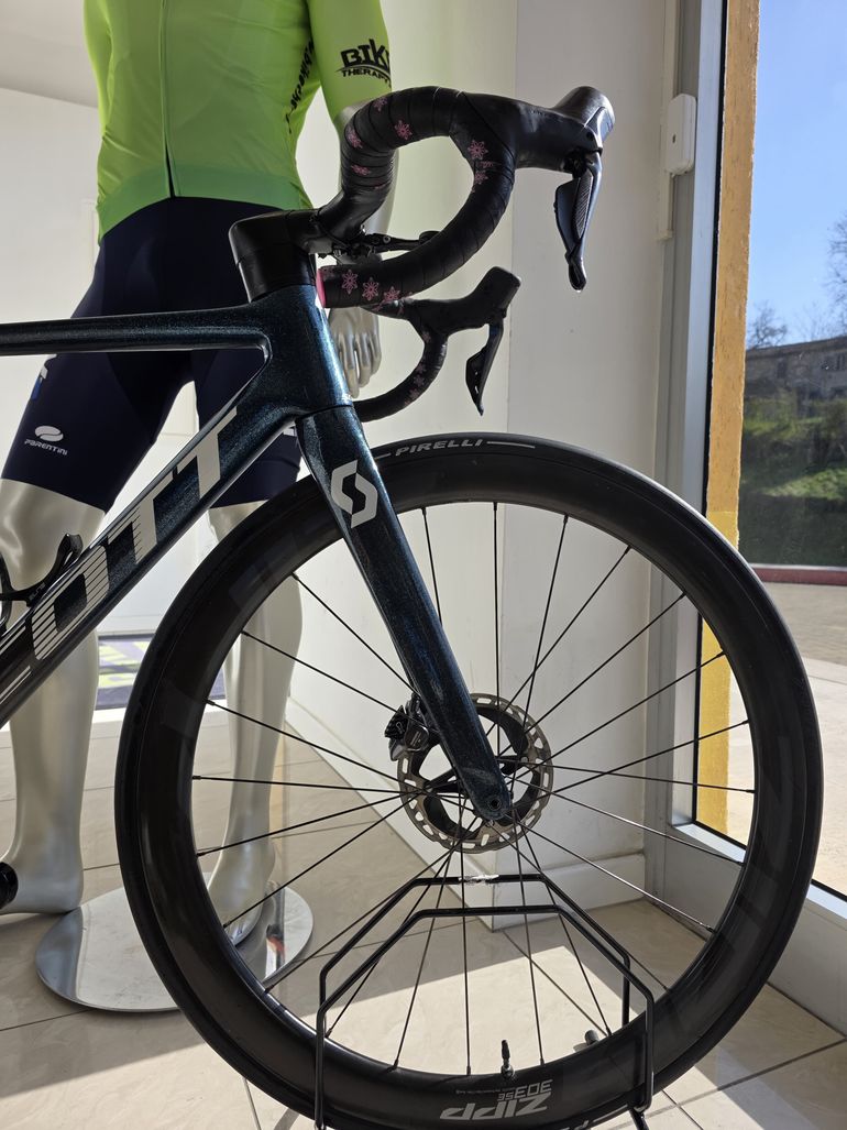 Used Scott Addict RC Pro 2022 2022 Road & Gravel — image 2 of 5