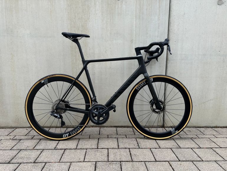 Used Canyon Ultimate CF SL Disc 8.0 Di2 2020 2020 Road & Gravel, Black — image 1 of 12