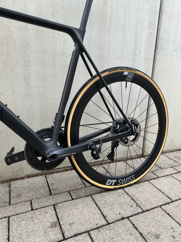 Used Canyon Ultimate CF SL Disc 8.0 Di2 2020 2020 Road & Gravel, Black — image 8 of 12