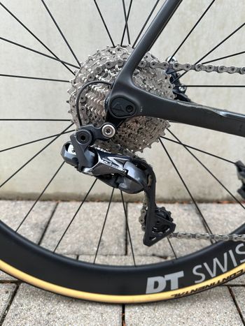 Used Canyon Ultimate CF SL Disc 8.0 Di2 2020 2020 Road & Gravel, Black — image 3 of 12