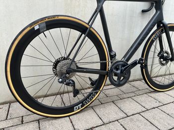Used Canyon Ultimate CF SL Disc 8.0 Di2 2020 2020 Road & Gravel, Black — image 2 of 12