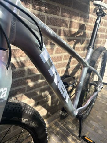 Used Trek Trek Custom Shimano SLX 2021 Mountainbike, Light Gray — image 15 of 18