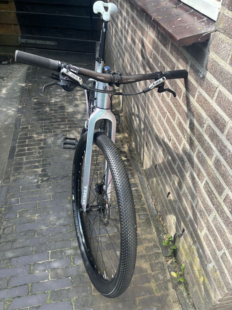 Used Trek Trek Custom Shimano SLX 2021 Mountainbike, Light Gray — image 8 of 18
