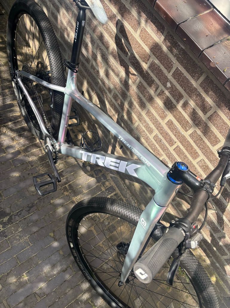 Used Trek Trek Custom Shimano SLX 2021 Mountainbike, Light Gray — image 4 of 18