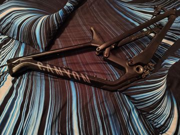 Tweedehands Canyon Spectral 27.5 CF 8 2024 Frameset 2024 Mountainbike — afbeelding 4 van 17