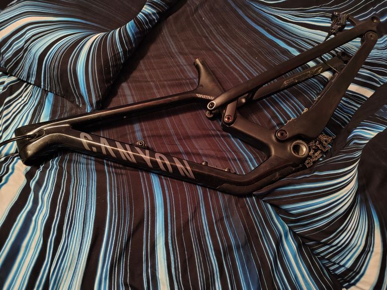 Used Canyon Spectral 27.5 CF 8 2024 Frameset 2024 Mountainbike, Black, 27.5 — image 1 of 9