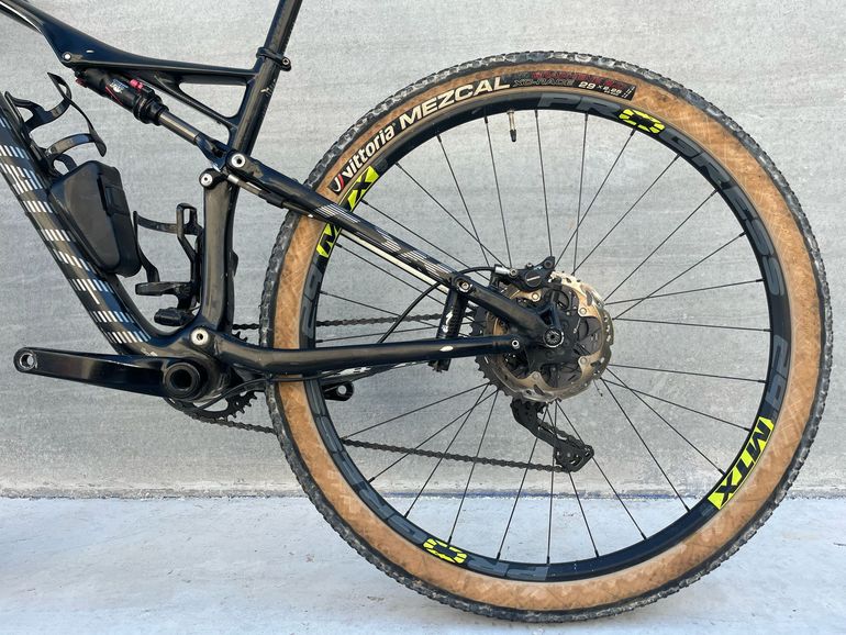 Used Specialized Epic Comp Carbon 29 2014 2014 Mountainbike — image 6 of 9