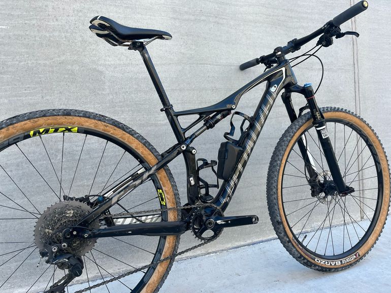 Used Specialized Epic Comp Carbon 29 2014 2014 Mountainbike — image 3 of 9