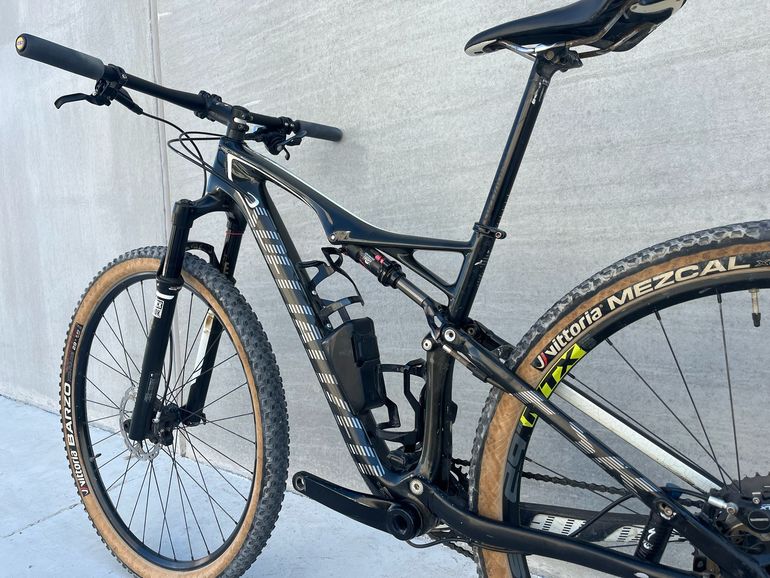 Used Specialized Epic Comp Carbon 29 2014 2014 Mountainbike — image 7 of 9