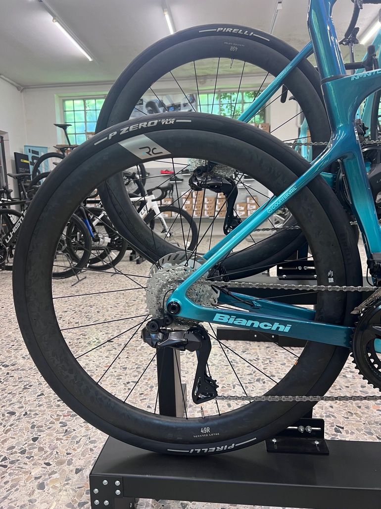 Used Bianchi BIANCHI INFINITO PRO ULTEGRA DI2 POWERMETER 2026 Road & Gravel — image 3 of 11