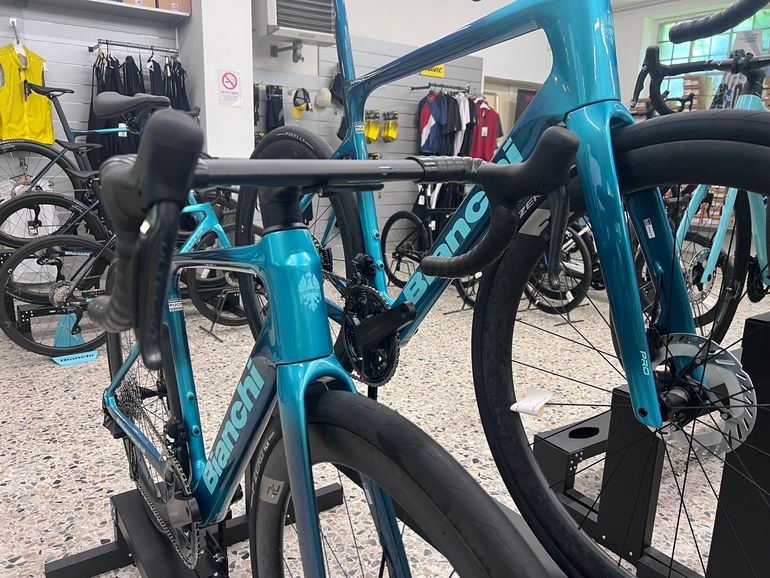 Used Bianchi BIANCHI INFINITO PRO ULTEGRA DI2 POWERMETER 2026 Road & Gravel — image 9 of 11