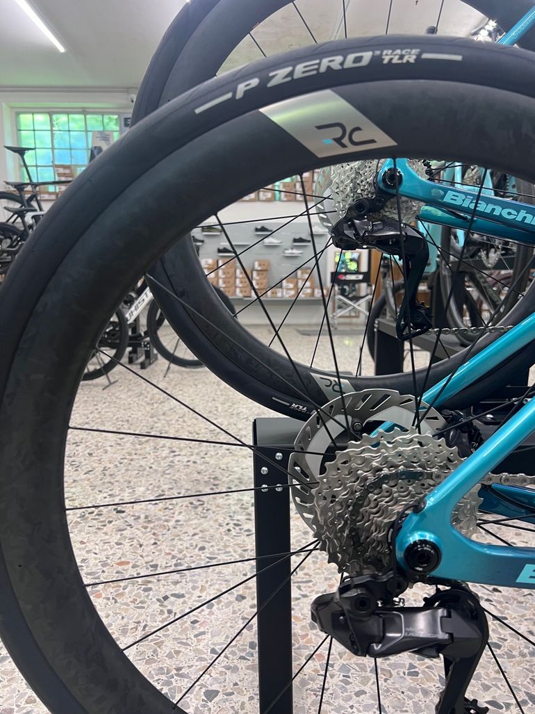 Used Bianchi BIANCHI INFINITO PRO ULTEGRA DI2 POWERMETER 2026 Road & Gravel — image 4 of 11