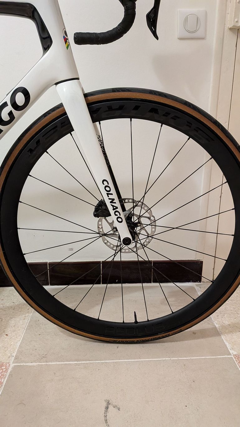 Used Colnago V3 Disc 105 Di2  Bike 2024 2024 Road & Gravel, White — image 3 of 7