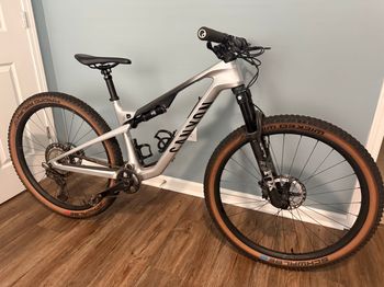 Used Canyon Lux Trail CF 8 2025 2025 Mountainbike, Light Gray — image 2 of 4