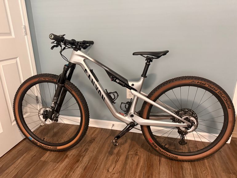 Used Canyon Lux Trail CF 8 2025 2025 Mountainbike, Light Gray — image 4 of 4