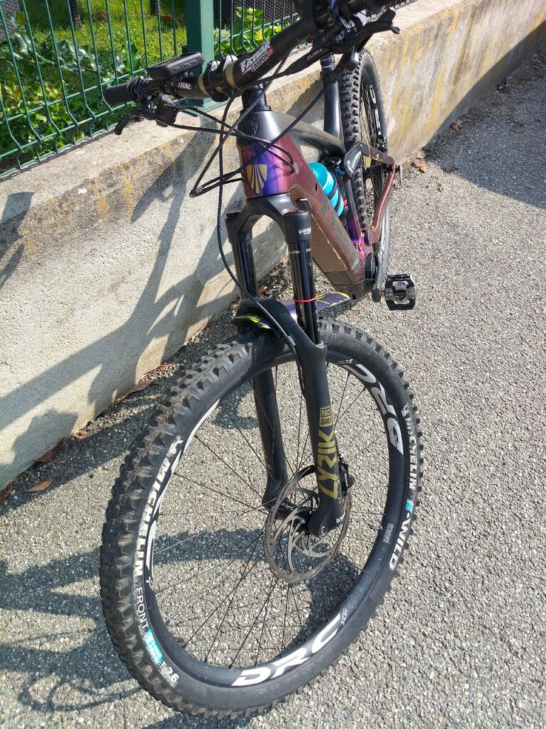 Used Trek Rail 9.8 2020 2020 Mountainbike, Viola — image 3 of 4