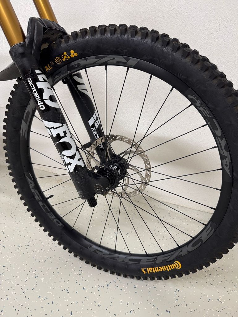 Used Santa Cruz V10 CC X01 2017 2017 Mountainbike, Black, 27.5 — image 16 of 23