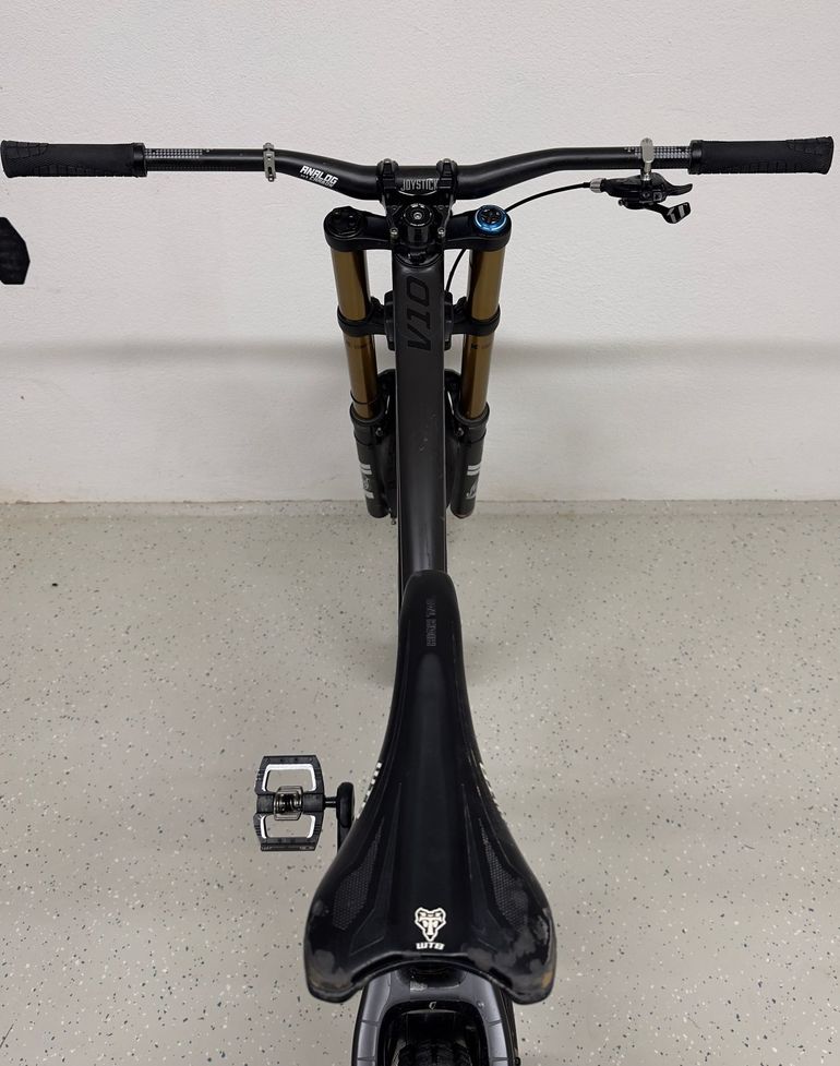Used Santa Cruz V10 CC X01 2017 2017 Mountainbike, Black, 27.5 — image 2 of 23