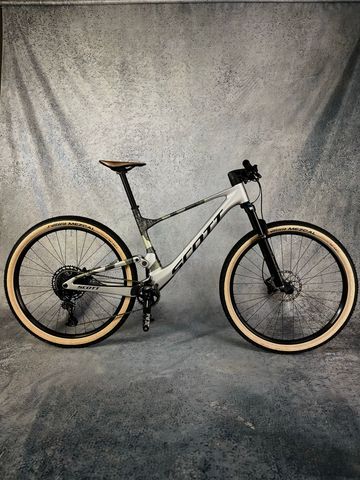 Used Scott Spark RC Comp 2025 2025 Mountainbike, Light Gray, 29 — image 3 of 11