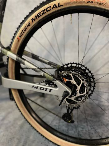 Used Scott Spark RC Comp 2025 2025 Mountainbike, Light Gray, 29 — image 9 of 11