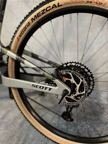Used Scott Spark RC Comp 2025 2025 Mountainbike, Light Gray, 29 — image 9 of 11