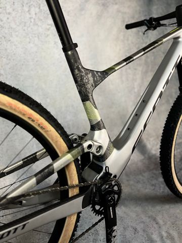 Used Scott Spark RC Comp 2025 2025 Mountainbike, Light Gray, 29 — image 6 of 11