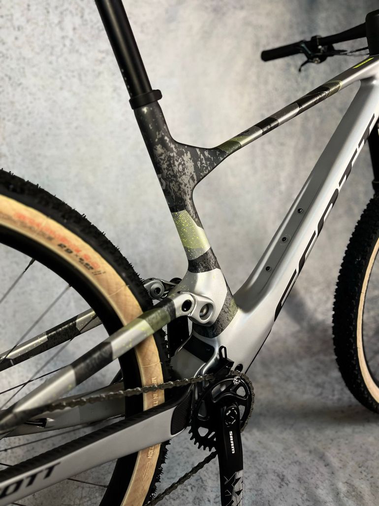 Used Scott Spark RC Comp 2025 2025 Mountainbike, Light Gray, 29 — image 6 of 11