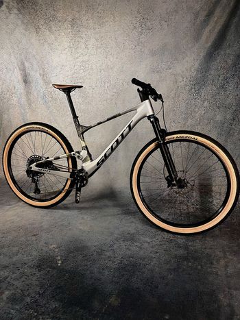 Used Scott Spark RC Comp 2025 2025 Mountainbike, Light Gray, 29 — image 2 of 11