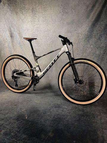 Used Scott Spark RC Comp 2025 2025 Mountainbike, Light Gray, 29 — image 2 of 11