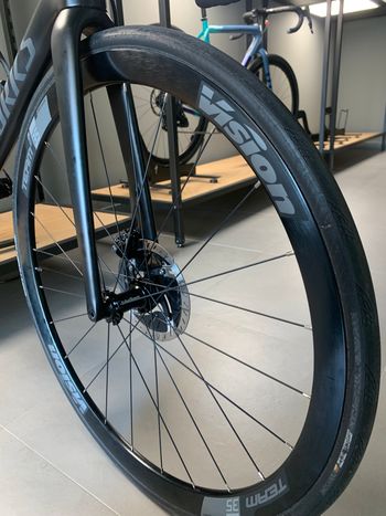 Used S Works Specialized S-works Tarmac Sl6 Disc 2019 Road & Gravel — image 4 of 14