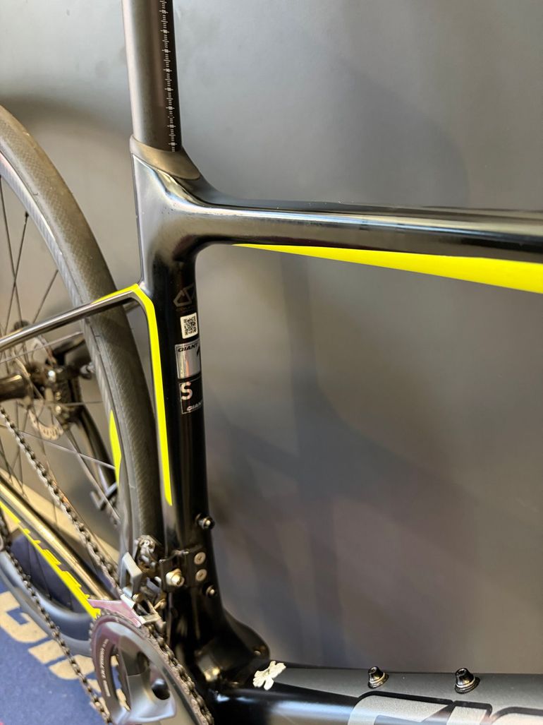 Used Giant Defy Advanced 1 2018 2018 Road & Gravel — image 7 of 10