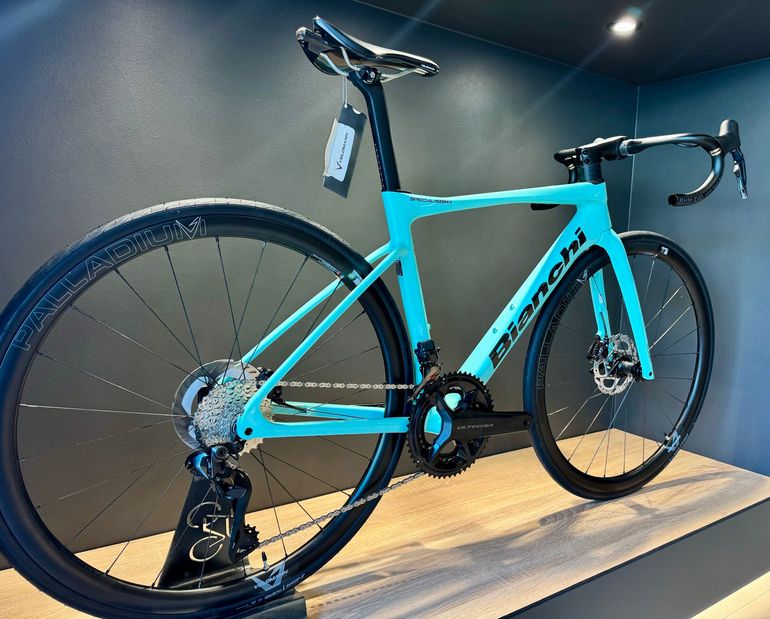 Used Bianchi Specialissima COMP Ultegra Di2 2024 2024 Road & Gravel, Green — image 2 of 7