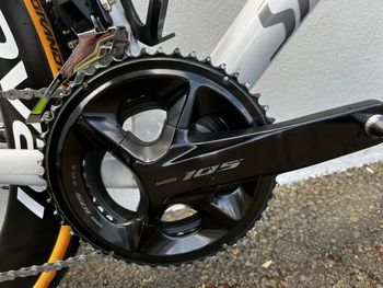 Used Specialized Tarmac SL7 Sport - Shimano 105 2025 2025 Road & Gravel, Light Gray — image 4 of 7