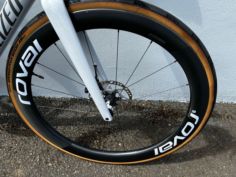 Used Specialized Tarmac SL7 Sport - Shimano 105 2025 2025 Road & Gravel, Light Gray — image 6 of 7