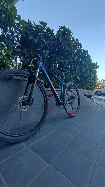 Used Lapierre Edge 2.9 2023 2023 Mountainbike, Blue, 29 — image 3 of 6