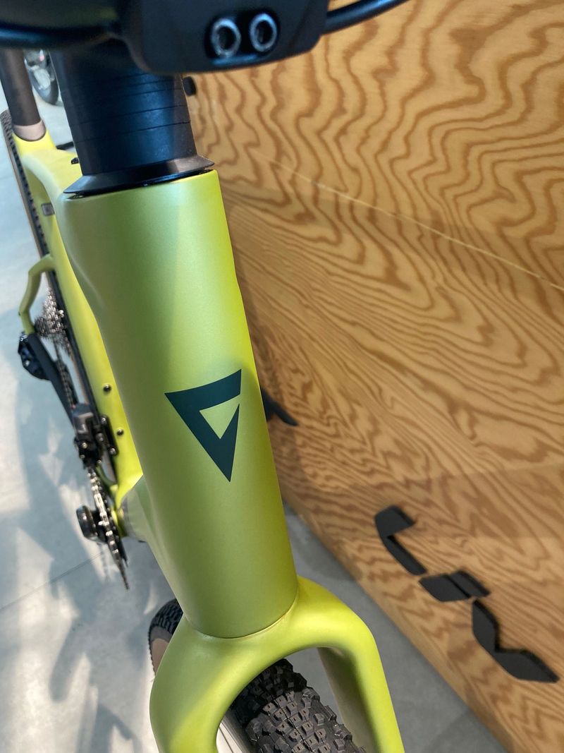 Used Giant Revolt Advanced Pro 0 2026 2026 Road & Gravel, Orange — image 5 of 9