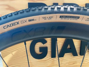 Used Giant Revolt Advanced Pro 0 2026 2026 Road & Gravel, Orange — image 4 of 9