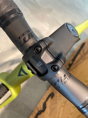 Used Giant Revolt Advanced Pro 0 2026 2026 Road & Gravel, Orange — image 6 of 9