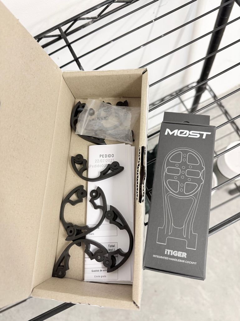Used Pinarello X3 105 Di2 2024 2024 Road & Gravel, Black — image 5 of 5