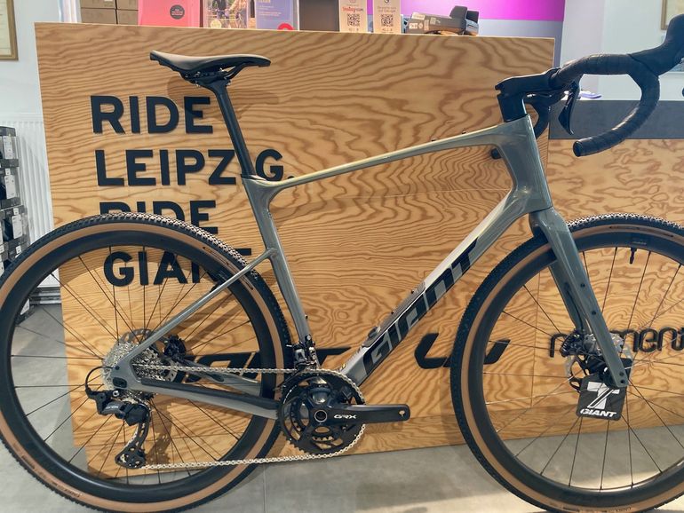 Used Giant Revolt Advanced 0 2025 2025 Road & Gravel — image 1 of 8