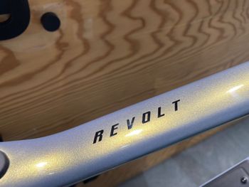 Used Giant Revolt Advanced 0 2025 2025 Road & Gravel — image 8 of 8