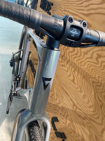 Used Giant Revolt Advanced 0 2025 2025 Road & Gravel — image 7 of 8
