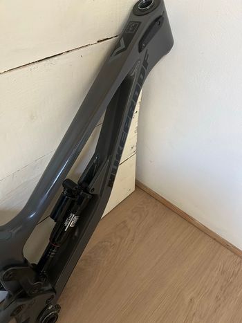 Used Nukeproof Dissent Carbon 290/297 Frame 2023 Frameset 2023 Mountainbike, Light Gray, 29 — image 2 of 3
