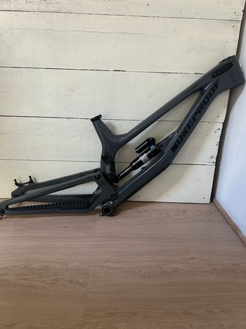 Used Nukeproof Dissent Carbon 290/297 Frame 2023 Frameset 2023 Mountainbike, Light Gray, 29 — image 3 of 3