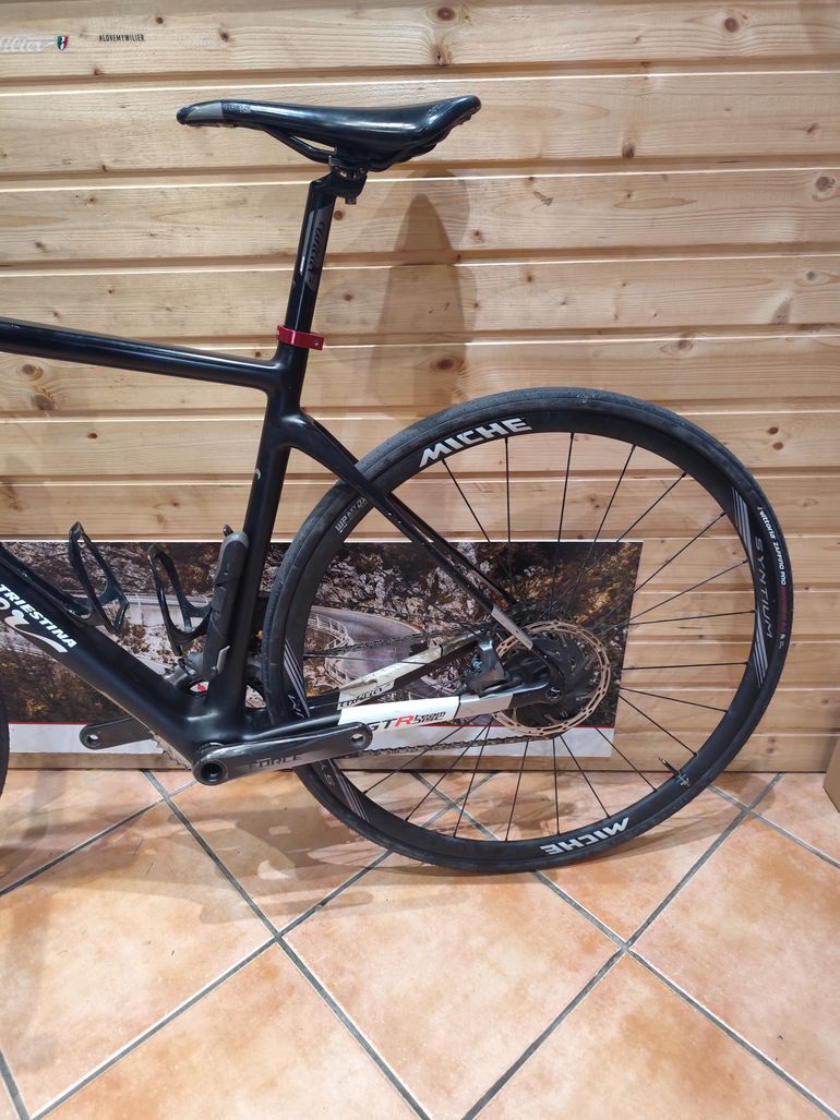 Used Wilier GTR TEAM DISC - SRAM FORCE 2023 Road & Gravel, Black — image 3 of 13