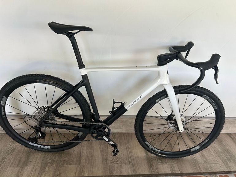 Used Scott Addict Gravel 40 2025 2025 Road & Gravel, White — image 1 of 7