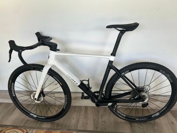 Used Scott Addict Gravel 40 2025 2025 Road & Gravel, White — image 2 of 7