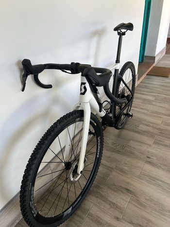 Used Scott Addict Gravel 40 2025 2025 Road & Gravel, White — image 3 of 7